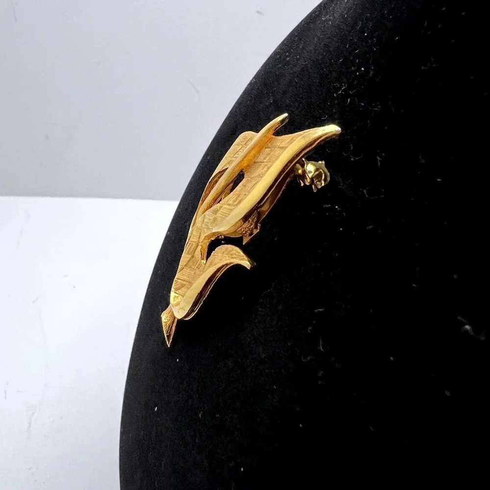Vintage Gold Tone Textured Leaf Brooch Botanical Mid Century Modern Pin